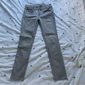 Skinny jeans with raw hem